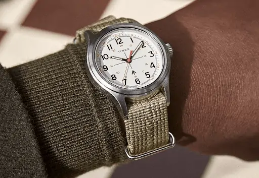Đồng hồ Timex với thiết kế đơn giản, thanh lịch